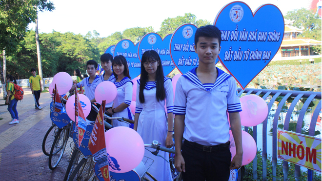 Bên cạnh đồng phục biển đảo, học sinh trường THPT Nhân Việt còn được đặt tên lớp theo tên các hòn đảo. Ảnh: Thanh Minh